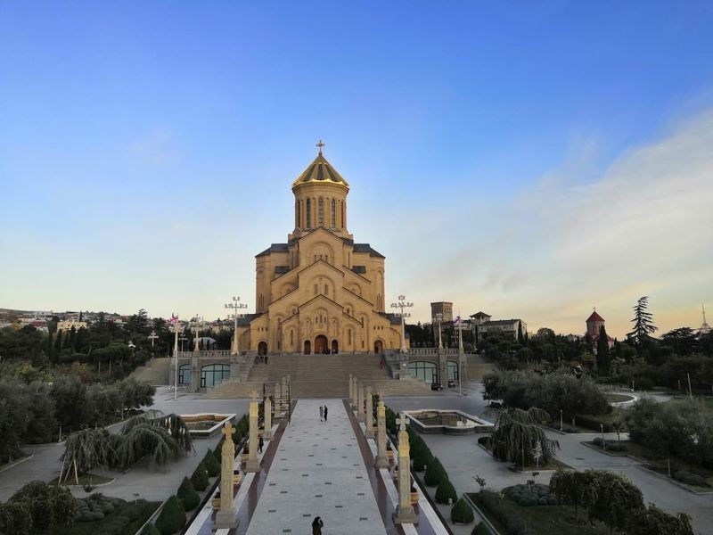 Tsminda Sameba Cathedral-03.jpg