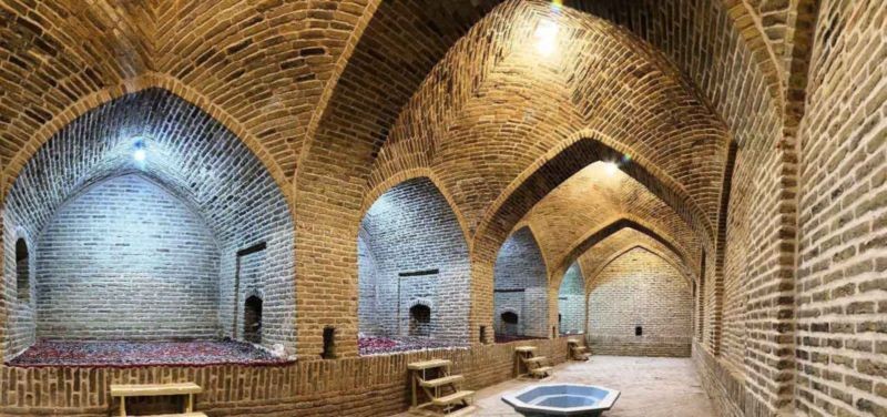 Abouzeid Abad Caravanserai (2).jpg