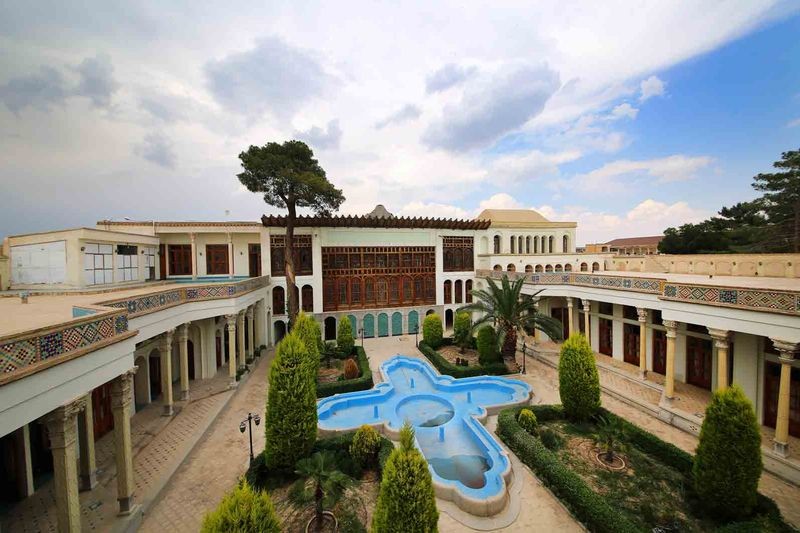 Moshir Almolk Historicl House-03.jpg