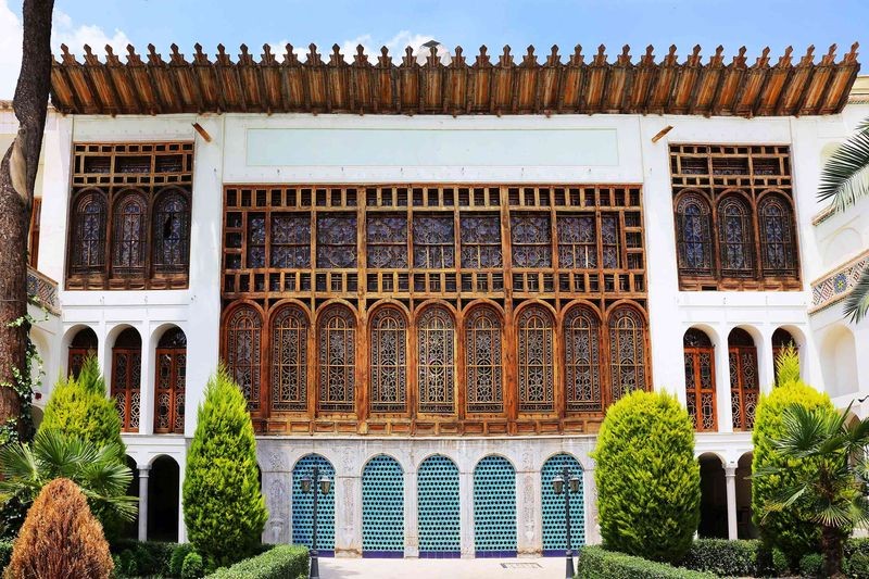 Moshir Almolk Historicl House-04.jpg