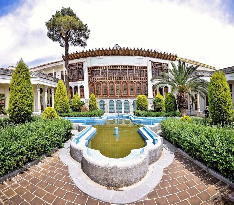 Moshir Almolk Historicl House-01.jpg