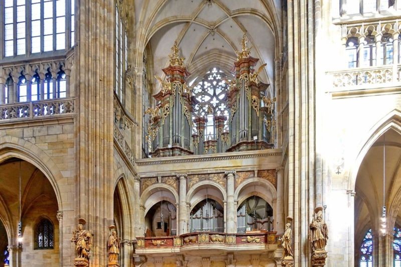 St. Vitus Cathedral (2).jpg