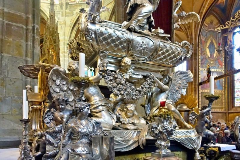 St. Vitus Cathedral (6).jpg