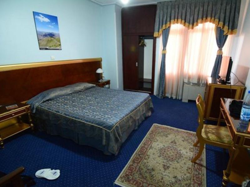 Azadegan Hotel (3).jpg