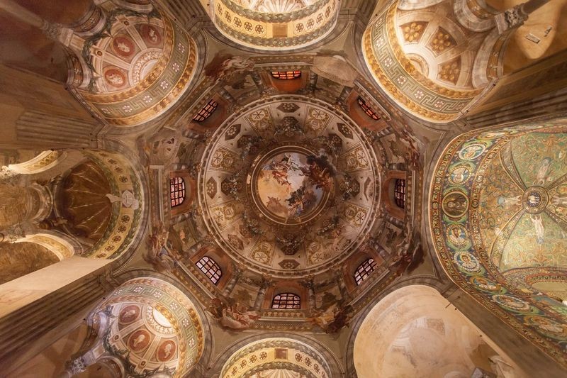 Basilica San Vitale-01.jpg