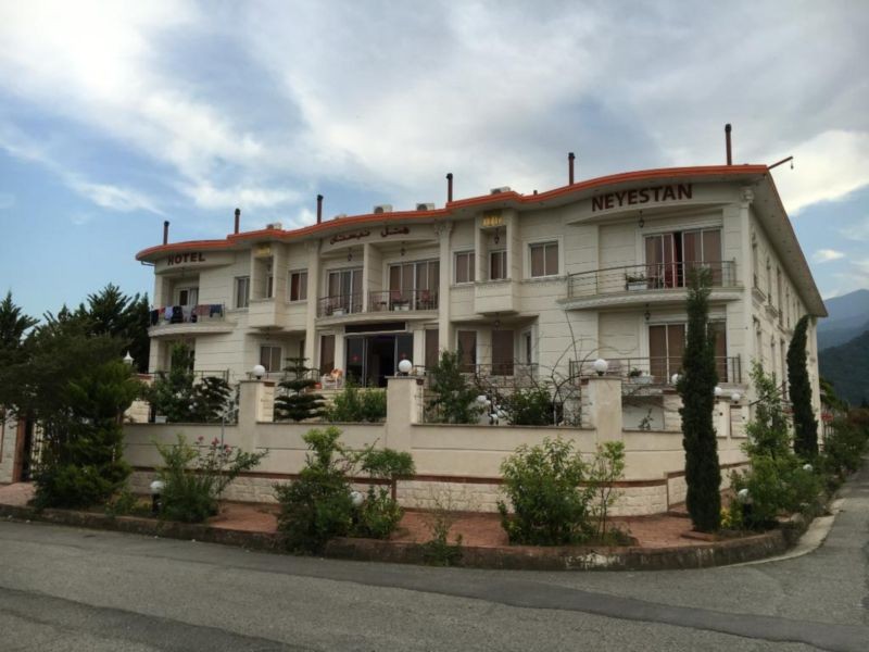 Neyestan Hotel (5).jpg