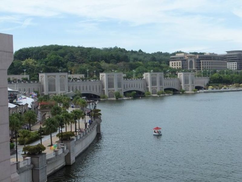 Putra Bridge (1).jpg