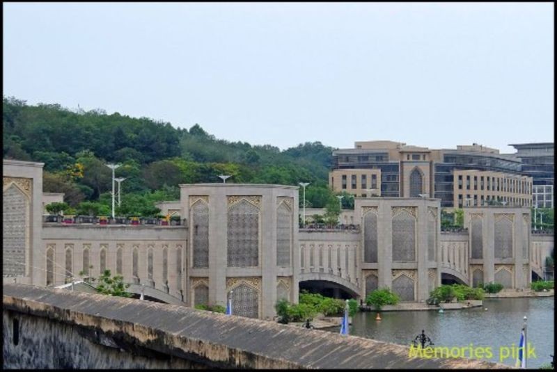 Putra Bridge (5).jpg