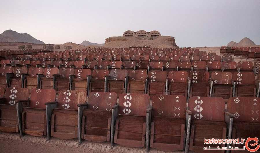 سینمای متروکه در میان صحرای مصر