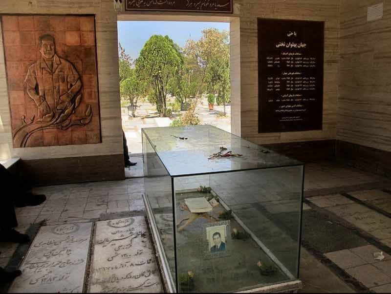 Jahan Pahlevan Takhti Tomb (2).jpg