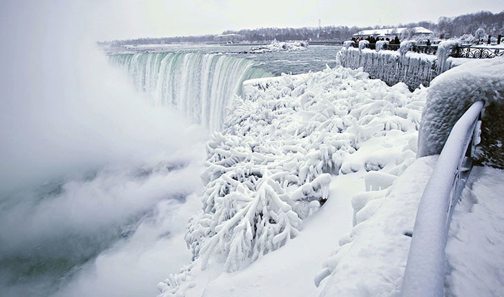 طوفان‌های زیر صفر درجه زمستانی، آبشار نیاگارا را منجمد کرده است