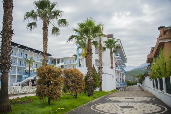 blue-sky-semer-hotel.jpg