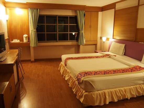 Ratchada Resort and Spa Hotel (6).jpg