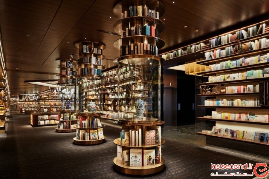 لوسترهای عجیب یک کتابفروشی در چین