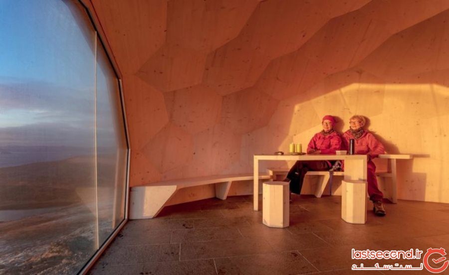گروه معماریSPINN ، یک سرپناه چوبی در بلندترین نقطه دنیا طراحی کرده‌است