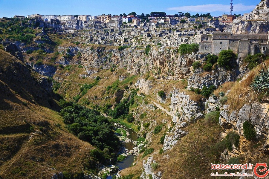 این خانه‌های غار مانند ایتالیایی هم‌اکنون 9000 ساله هستند اما هنوز افرادی در آن زندگی می‌کنند.