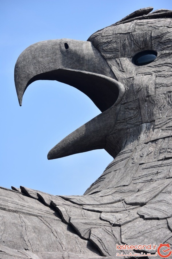 بزرگ‌ترین مجسمه پرنده جهان، که ساخت آن ۱۰ سال زمان برده است