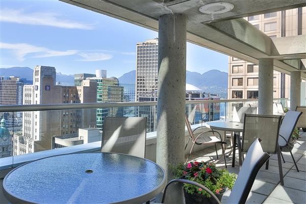 NAM-Canada-Vancouver-DeltaVancouverSuites-905236-Delta_Vancouver_Suites_Patio-3-YVRDeltaSuitesPatio.jpg