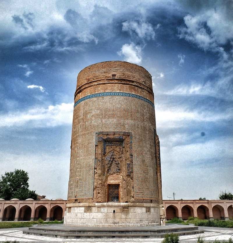 tomb-of-sheikh-heydar03.jpg