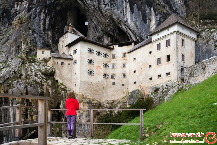 تاریخ کنجکاوی برانگیز یک قلعه عجیب و غریب، که در دیواره یک غار ساخته شده است