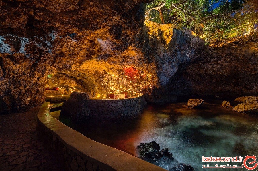 مجموعه هتل و آب گرم کِیوز (Caves- به معنی غارها)، شهر نگریل، کشور جامائیکا