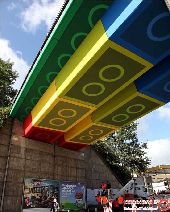 یک هنرمند خیابانی، پلی در آلمان را به شکل قطعات لگو، نقاشی کرده است