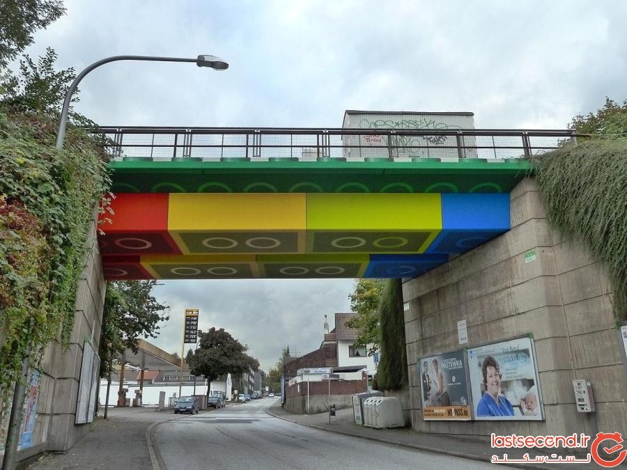 یک هنرمند خیابانی، پلی در آلمان را به شکل قطعات لگو، نقاشی کرده است