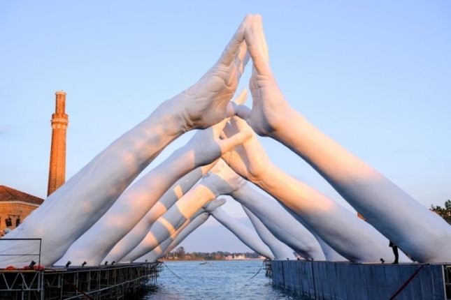با پل اتحاد ونیز که با شش جفت دست ساخته شده است، آشنا شوید