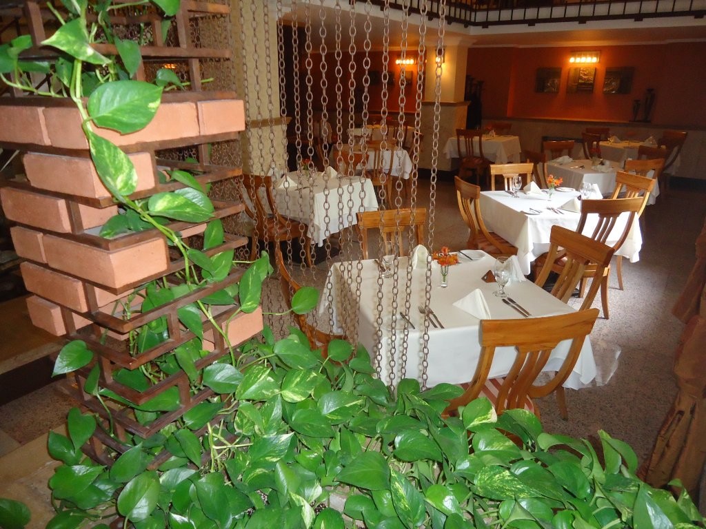 Eskan Forsat Hotel (7).jpg