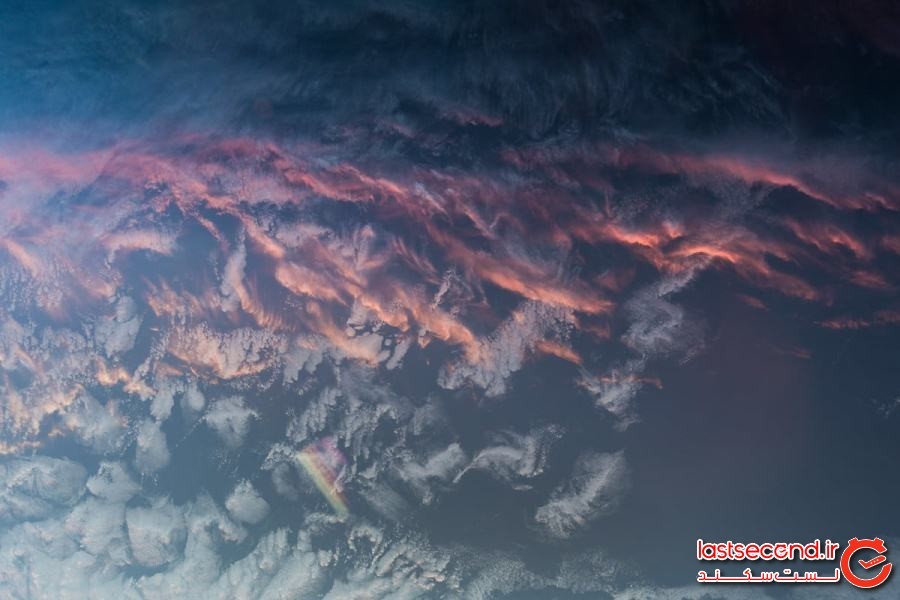 یک فضانورد، تصاویری باورنکردنی گرفته که نشان می‌دهد غروب خورشید، از فضا چه شکلی است