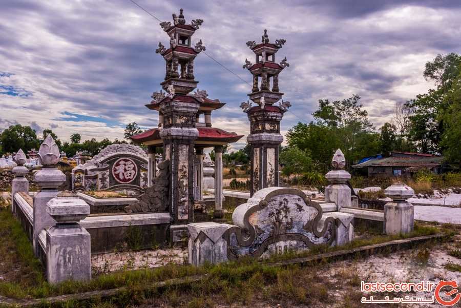 دهکده ویتنامی که ده‌ها هزار دلار برای مقبره‌های عجیب و غریب هزینه می‌کنند.