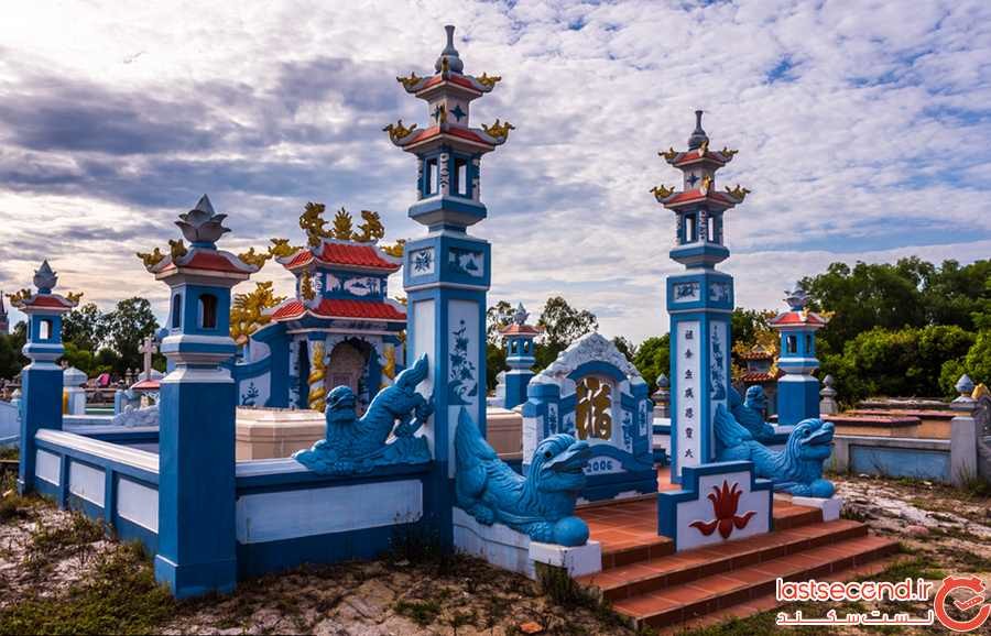 دهکده ویتنامی که ده‌ها هزار دلار برای مقبره‌های عجیب و غریب هزینه می‌کنند.