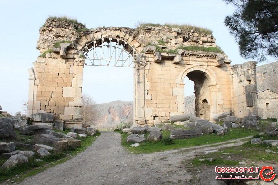 یک میدان گلادیاتور رومی با قدمت 2000سال در ترکیه کشف شد