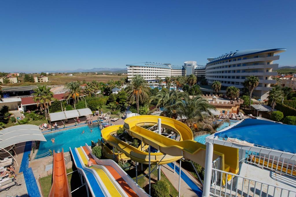 Crystal Admiral Resort Suites & Spa (18).jpg