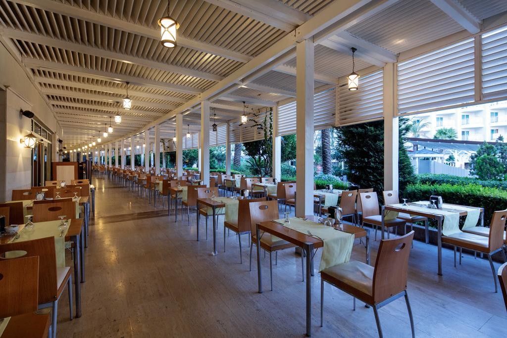 Crystal Admiral Resort Suites & Spa (14).jpg