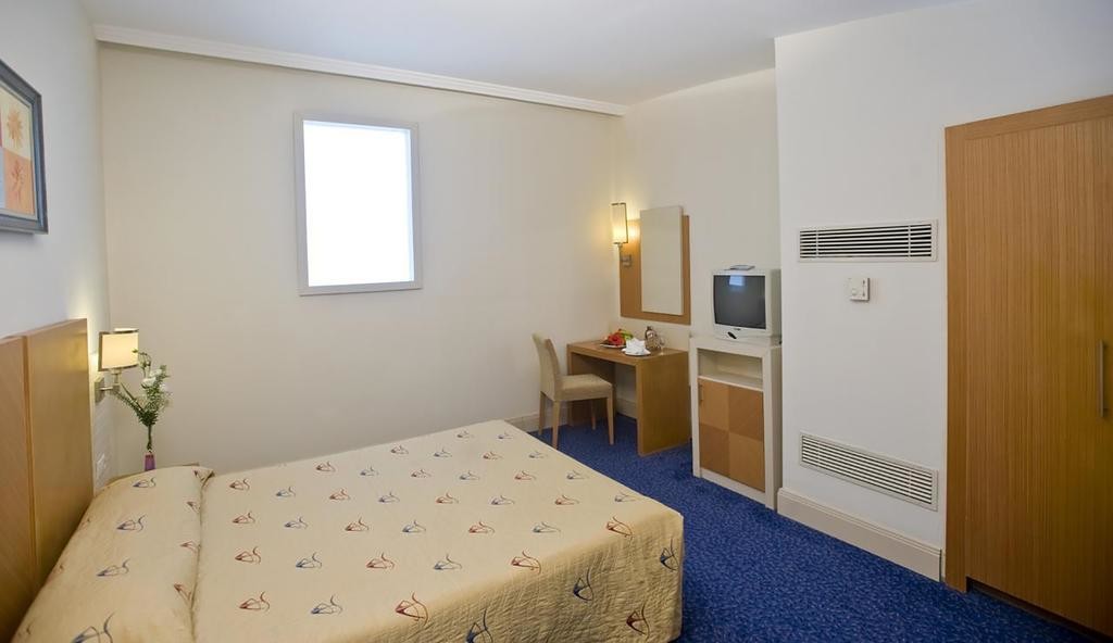Crystal Admiral Resort Suites & Spa (11).jpg
