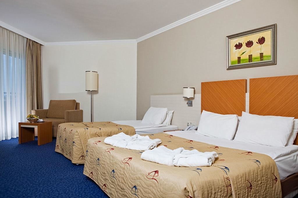 Crystal Admiral Resort Suites & Spa (10).jpg