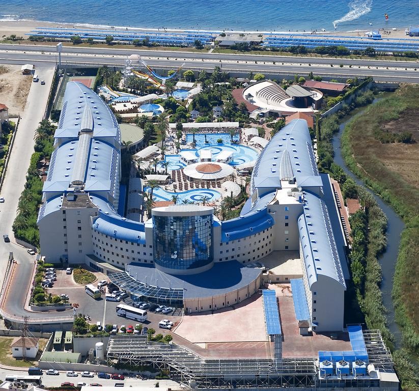 Crystal Admiral Resort Suites & Spa (19).jpg