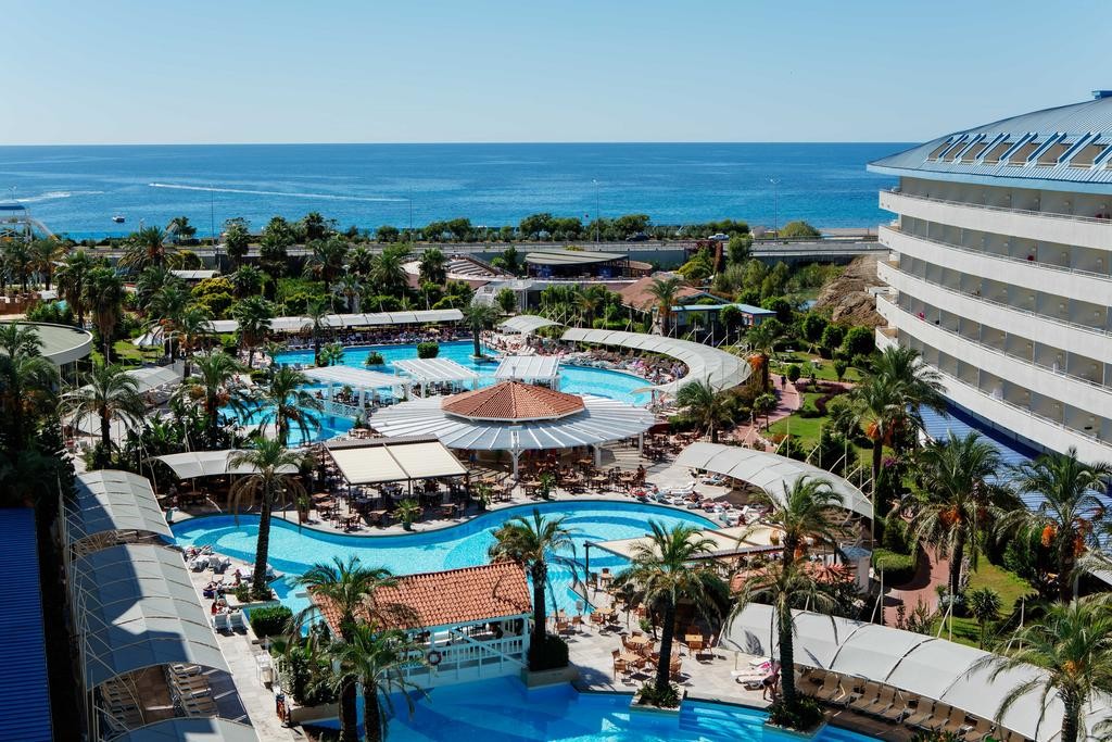 Crystal Admiral Resort Suites & Spa (21).jpg