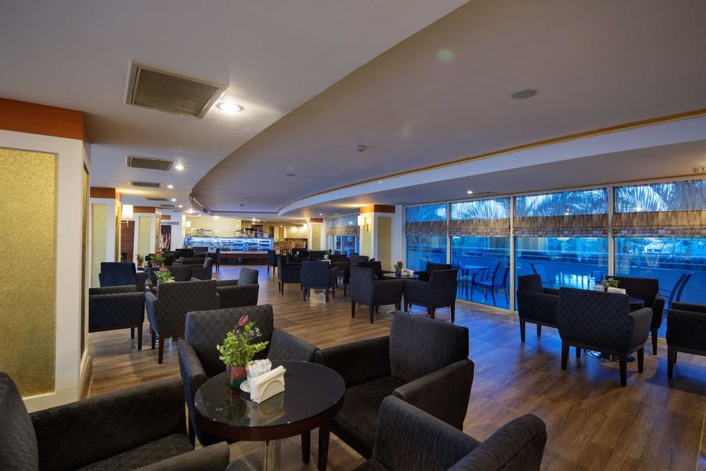 Crystal Admiral Resort Suites & Spa (3).jpg