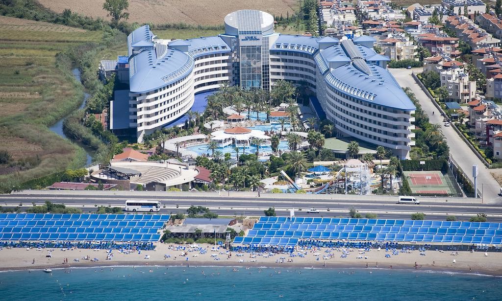 Crystal Admiral Resort Suites & Spa (20).jpg