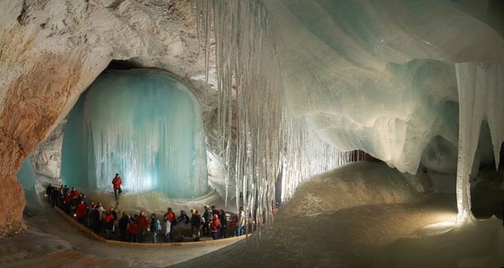 آیزریسنولت، بزرگ‌ترین غار یخی جهان