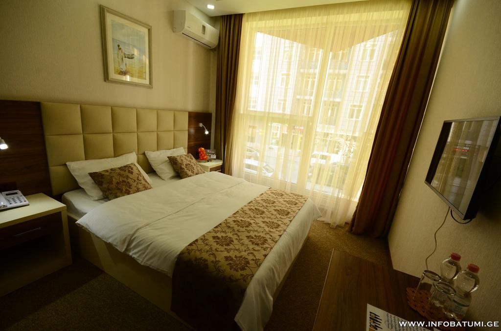 City Hotel (4).jpg