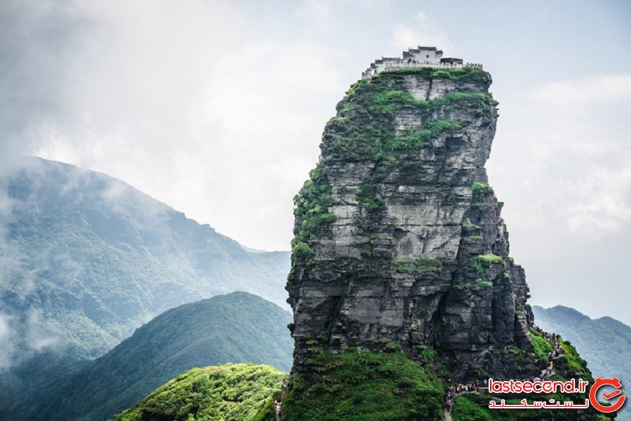دو معبد بودائی در چین که روی قله‌ای با ارتفاع بیش از 2250 متر بنا شده‌اند