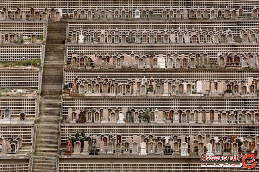 عکس‌هایی جذاب از قبرستان‌ های عمودی روی تپه‌های هنگ‌کنگ