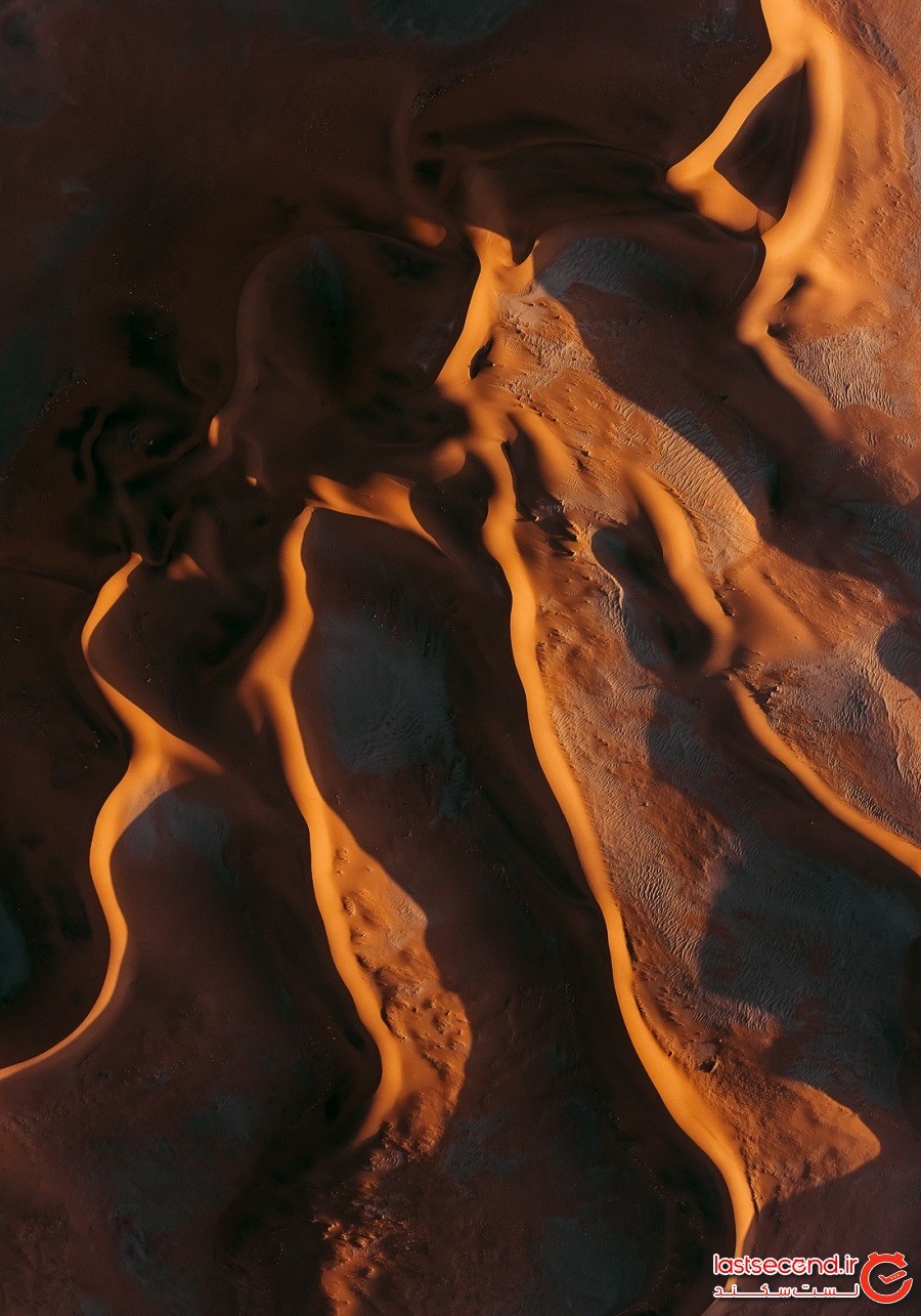 این عکس‌های هوایی گرفته‌شده از تپه‌های شنی صحرای نامیب به آثار هنری انتزاعی شباهت دارند