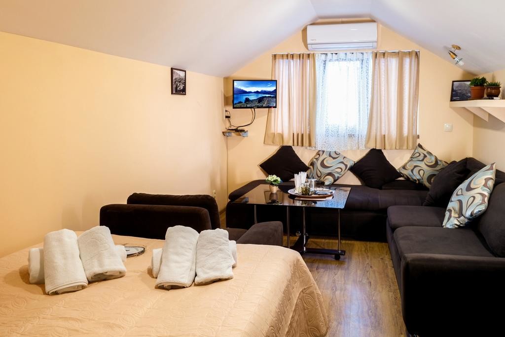 Guest House Qalaveri (1).jpg