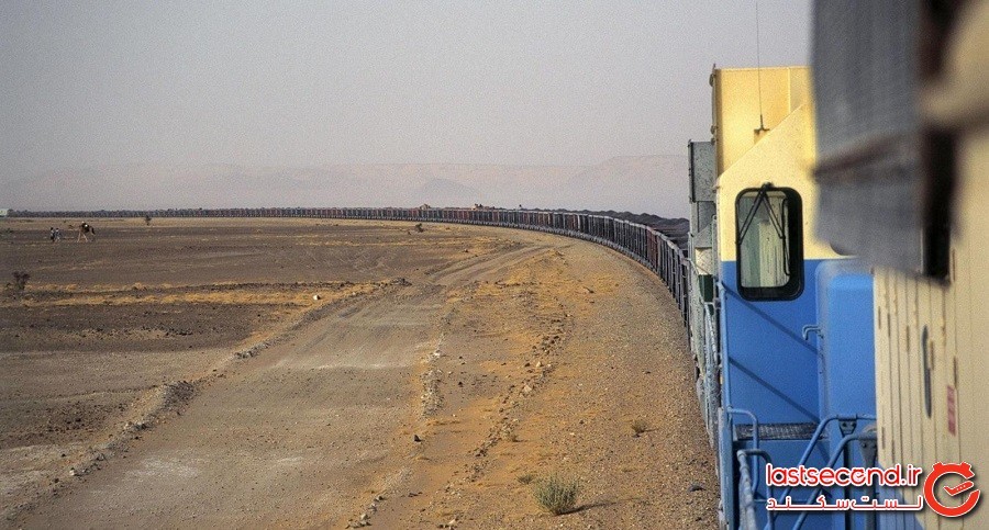 سفری هیجان‌انگیز با قطارِ باری 2 کیلومتری در صحرای سوزان!