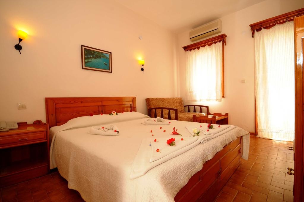 Nagi Beach Hotel (5).jpg