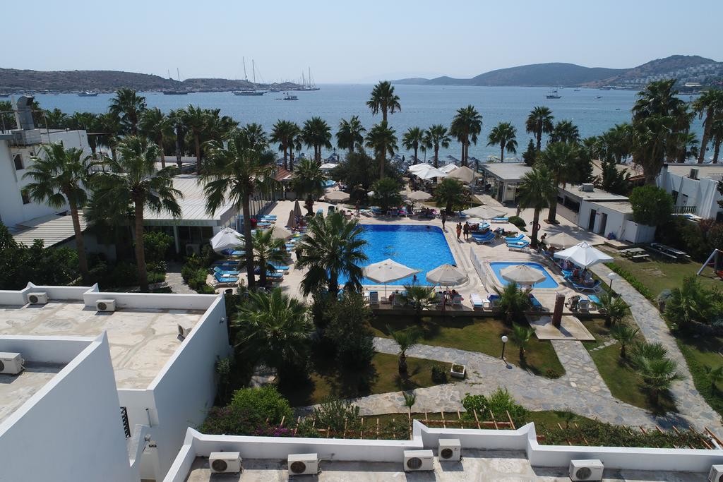 Nagi Beach Hotel (12).jpg